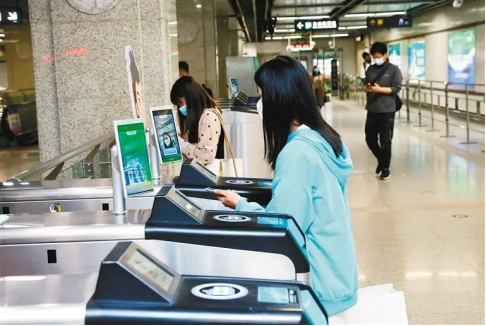 人臉識(shí)別閘機(jī).png 人臉識(shí)別閘機(jī).png