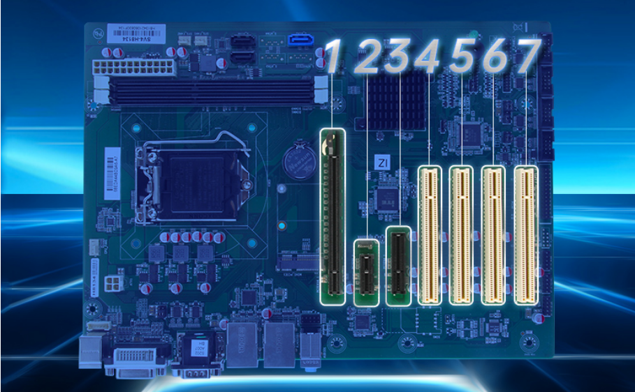 7個(gè)擴(kuò)展槽分別為1個(gè)PCIex16插槽，1個(gè)PCIex4插槽，1個(gè)PCIex1插槽以及4個(gè)PCI插槽。