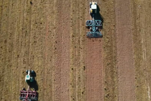 農(nóng)機(jī)無(wú)人駕駛.png 農(nóng)機(jī)無(wú)人駕駛.png