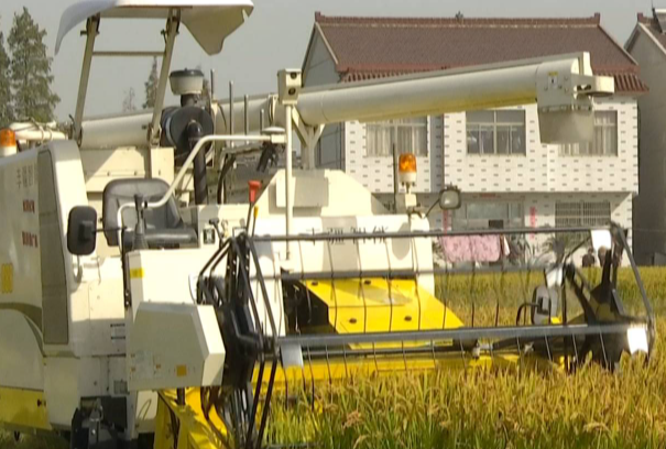 農(nóng)機(jī)無(wú)人駕駛.png 農(nóng)機(jī)無(wú)人駕駛.png