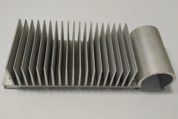 鋁散熱片.png 鋁散熱片.png