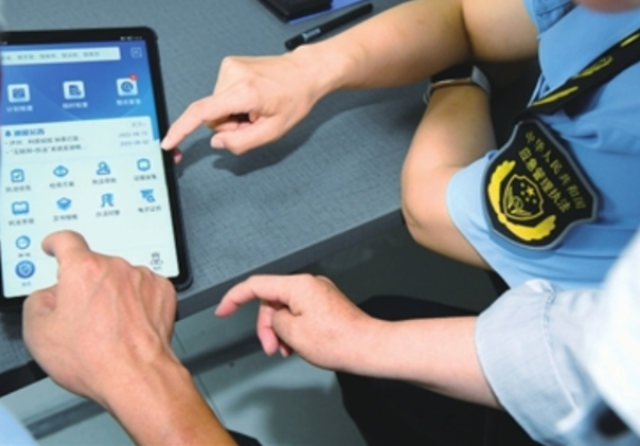 移動(dòng)執(zhí)法三防平板.png 移動(dòng)執(zhí)法三防平板.png