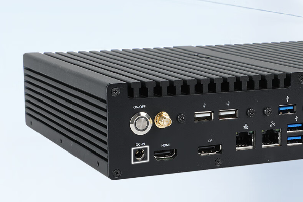 東田嵌入式工控機端口.png 東田嵌入式工控機端口.png