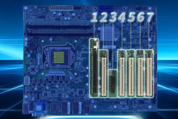東田壁掛式工控機擴展插槽.png 東田壁掛式工控機擴展插槽.png