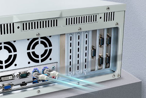東田機(jī)架式工業(yè)電腦端口.png 東田機(jī)架式工業(yè)電腦端口.png